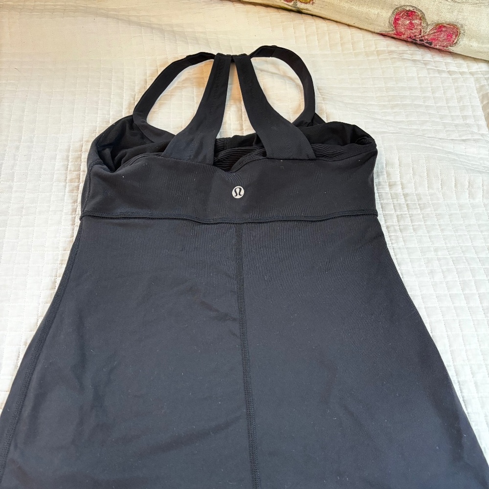 Lululemon black tank with built in bra